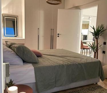 Vari-Voula-Vouliagmeni Apartamento | Cozy apartment opposite the beach