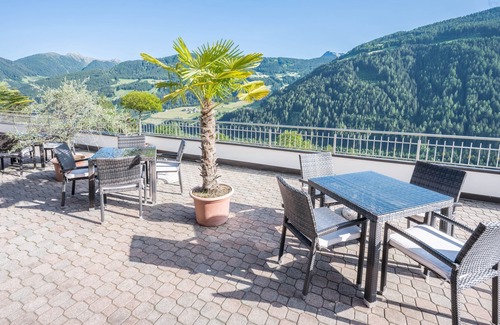 Mareta Apartamento | Cozy Apartment Schneeglöckchen with Mountain View, Wi-Fi, Sauna, Terrace & Balcony; Parking Available