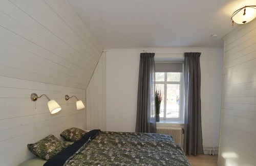 Jarvso Apartamento | Cozy apartment with sliding doors and high ceilings in central Järvsö