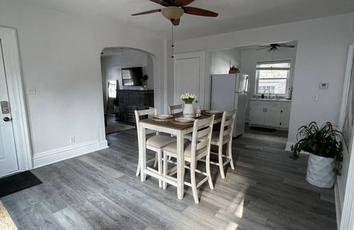 Racine Apartamento | Cozy apartment steps away from Lake Michigan!