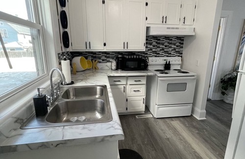 Racine Apartamento | Cozy apartment steps away from Lake Michigan!