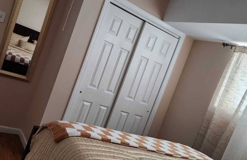 Port Richmond Casa | Cozy Apartment