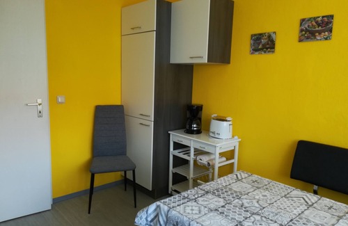 Kotzschenbroda Apartamento | Acogedor apartamento con vistas a los viñedos en una ubicación privilegiada