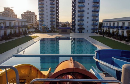 Trikomo Apartamento | COZY APARTMENT WITH AMAZING SEA VIEW IN THE BUSTLING LONG BEACH