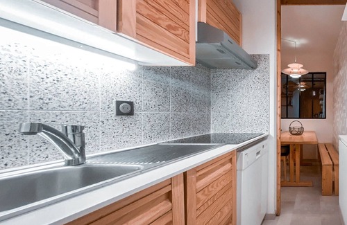 Val-d'Isere Apartamento | Acogedor apartamento con balcón, vistas a la montaña y parking cubierto en Val-d'Isère