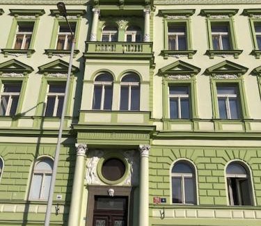 Prague 2 Apartamento | Cozy apartment with garage