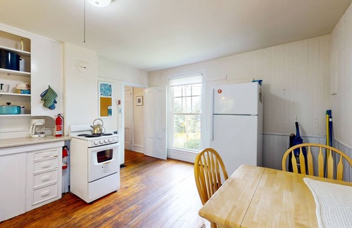 Camden Apartamento | Cozy apartment with harbor view - full kitchen & washer/dryer - walk to water