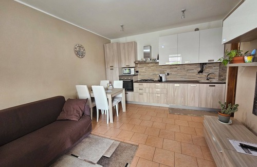Bussolengo Apartamento | Cozy apartment with garden, pet friendly.