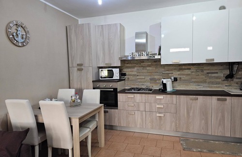 Bussolengo Apartamento | Cozy apartment with garden, pet friendly.