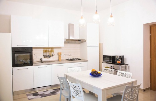 Conversano Apartamento | Cozy Apartment with 3 Bedrooms, Air Conditioning in Every Room