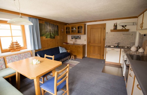 Rangersdorf Apartamento | Acogedor apartamento con vistas a la montaña en una zona tranquila, ideal para familias.