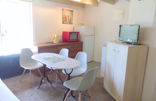 Domsure Apartamento | Apartamento-Confortable-Baño Privado-Vista al campo