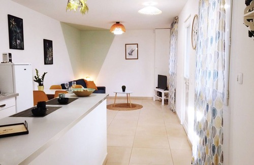 Champrosay Apartamento | Cozy apartment with terrace and garden in a residential area