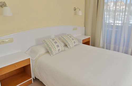 Castrillon Apartamento | Acogedor apartamento con terraza cercano al aeropuerto y a la playa