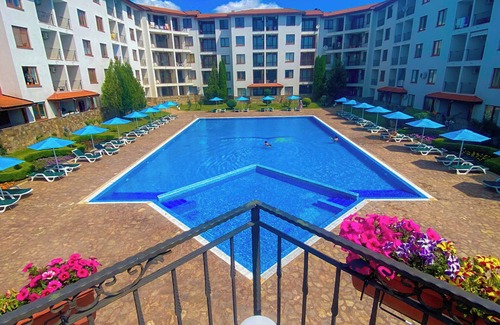 Nessebar Apartamento | Cozy apartments, pool, near the beach. Family-friendly, pet-friendly. Book now!