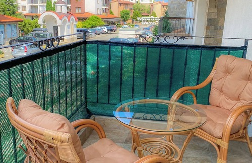 Nessebar Apartamento | Cozy apartments, pool, near the beach. Family-friendly, pet-friendly. Book now!