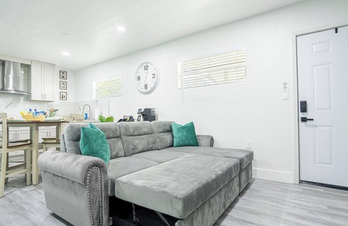 Tavares Apartamento | Cozy APT~ 1-bedroom with additional pull out Sofa bed, Patio and Firepit & more!