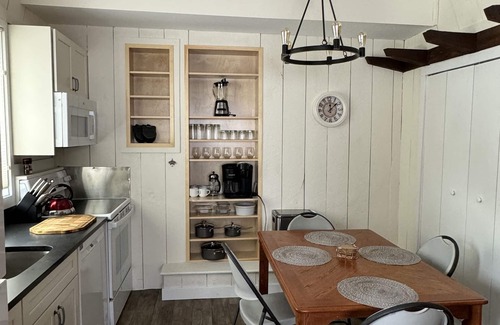 West Dover Apartamento | Cozy apt 1 mile from Mt. Snow. New remodel, monthly rental - utilities included!