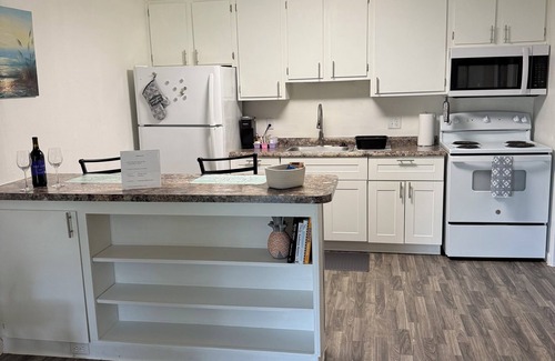 Golden Glades - The Woods Apartamento | Cozy Apt min to Mayo*Beaches*Free Wi-Fi*Coffee*Tea