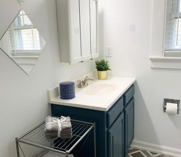 Kamm's Corners Apartamento | Cozy Apt Near Airport & Parking