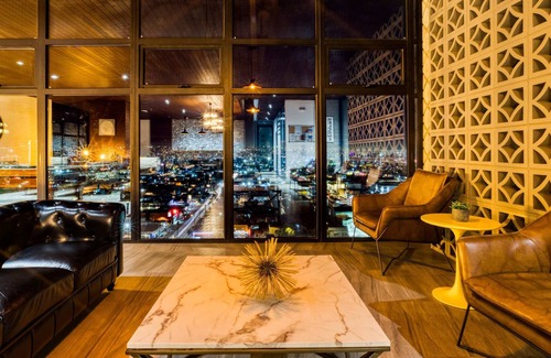 Avenida Revolución Apartamento | Cozy Apt. w/a Balcony | Gym+Lounge+Pool Table