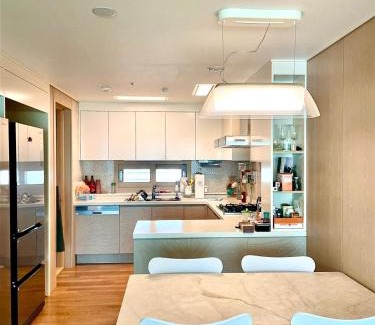 Oncheonjang Casa | Cozy APT with Home-Cooked Korean Meals