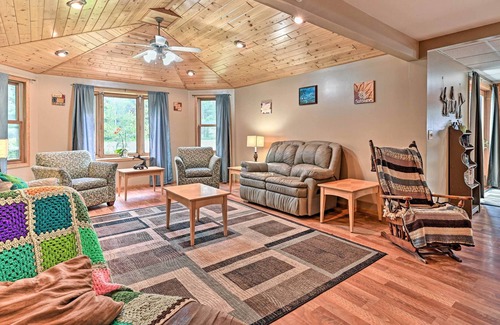 Arkdale Casa | Cozy Arkdale Home w/ Fire Pit, Walk to Lake!