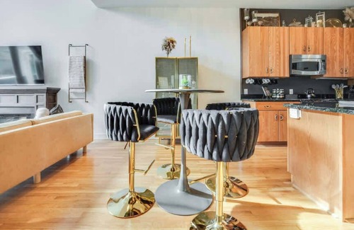East Market District Apartamento | Cozy Art Deco Condo in the Vibrant NuLu District!