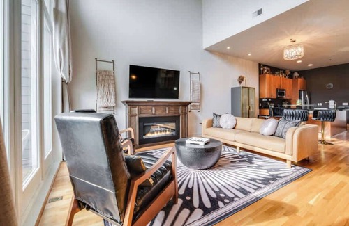 East Market District Apartamento | Cozy Art Deco Condo in the Vibrant NuLu District!