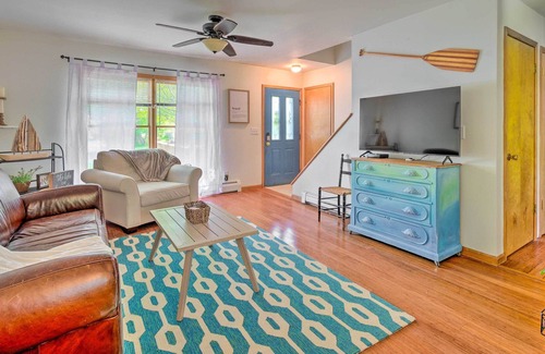 Auburn Cabaña | Cozy Auburn Retreat w/ Hot Tub - Walk to Lake