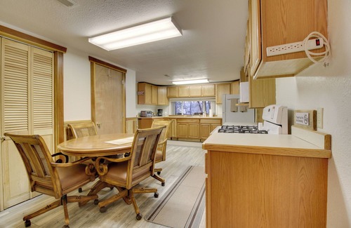 Augusta Cabina | Cozy Augusta Cabin w/ Furnished Deck & Grill!