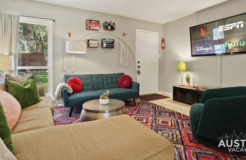 East Congress Casa | Cozy Austin Haven w/ Enclosed Patio and Backyard