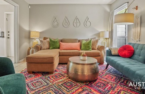 East Congress Casa | Cozy Austin Haven w/ Enclosed Patio and Backyard
