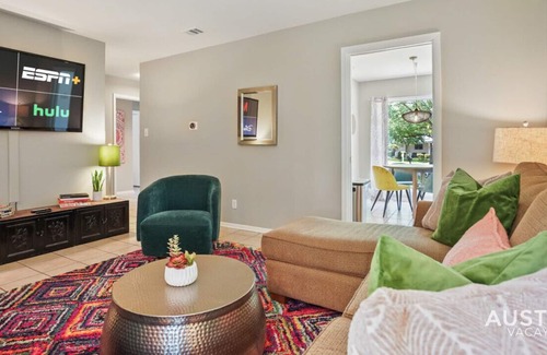 East Congress Casa | Cozy Austin Haven w/ Enclosed Patio and Backyard