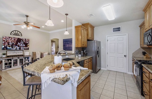Wellborn Casa | Cozy Back Porch & 🔥Fire Pit, Full Kitchen, Near A&M❤️