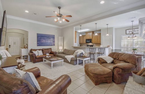 Wellborn Casa | Cozy Back Porch & 🔥Fire Pit, Full Kitchen, Near A&M❤️