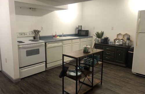 Baldwin City Apartamento | Cozy Baldwin City apartment. Private entrance, amenities provided, pet friendly!
