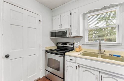 Wellford Casa | Cozy Bamboo Retreat, Modern Comforts Duplex