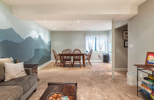 North Alameda Apartamento | Cozy Basement 2-bedroom Apartment in Charming Lakewood