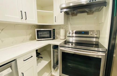 Canyon Meadows Apartamento | Cozy basement 2br w/kitchen溫馨豪房+廚房