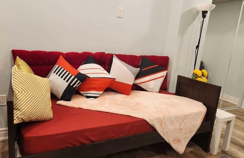 Churchill Meadows Casa | Cozy Basement Apartment in Churchill Meadows