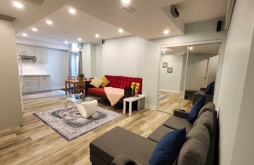 Churchill Meadows Casa | Cozy Basement Apartment in Churchill Meadows