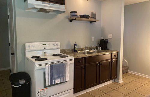 Lynchburg Apartamento | Cozy Basement Apartment- Quiet Neighborhood- Centrally located
