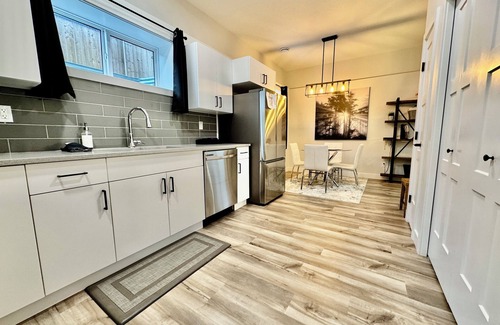 Hinton Apartamento | Cozy Basement Apartment Near Jasper – Private, Modern, and Perfect for Couples