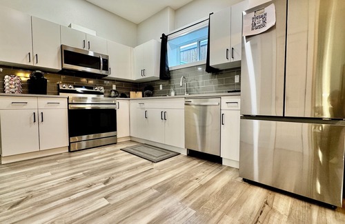 Hinton Apartamento | Cozy Basement Apartment Near Jasper – Private, Modern, and Perfect for Couples