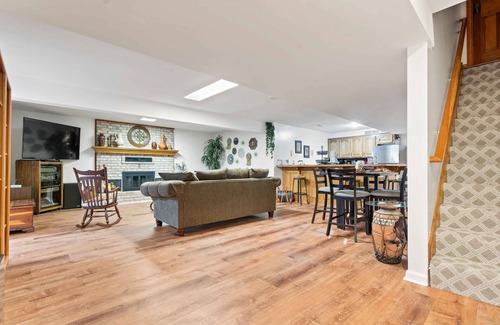 Blue Springs Apartamento | Cozy basement lodge in quiet neighborhood. Close to stadiums, lakes, etc.
