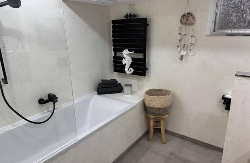 Bocholt Apartamento | Cozy basement room + bathroom