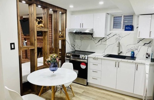 Vaughan Casa | Cozy Basement Suite Near Hwy 400