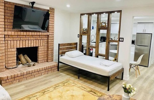 Vaughan Casa | Cozy Basement Suite Near Hwy 400