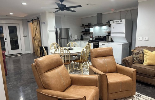 College Hill Apartamento | Cozy Basement Suite with Private Patio and Fire Pit